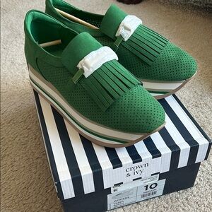 Crown & Ivy Women’s Green Loafers